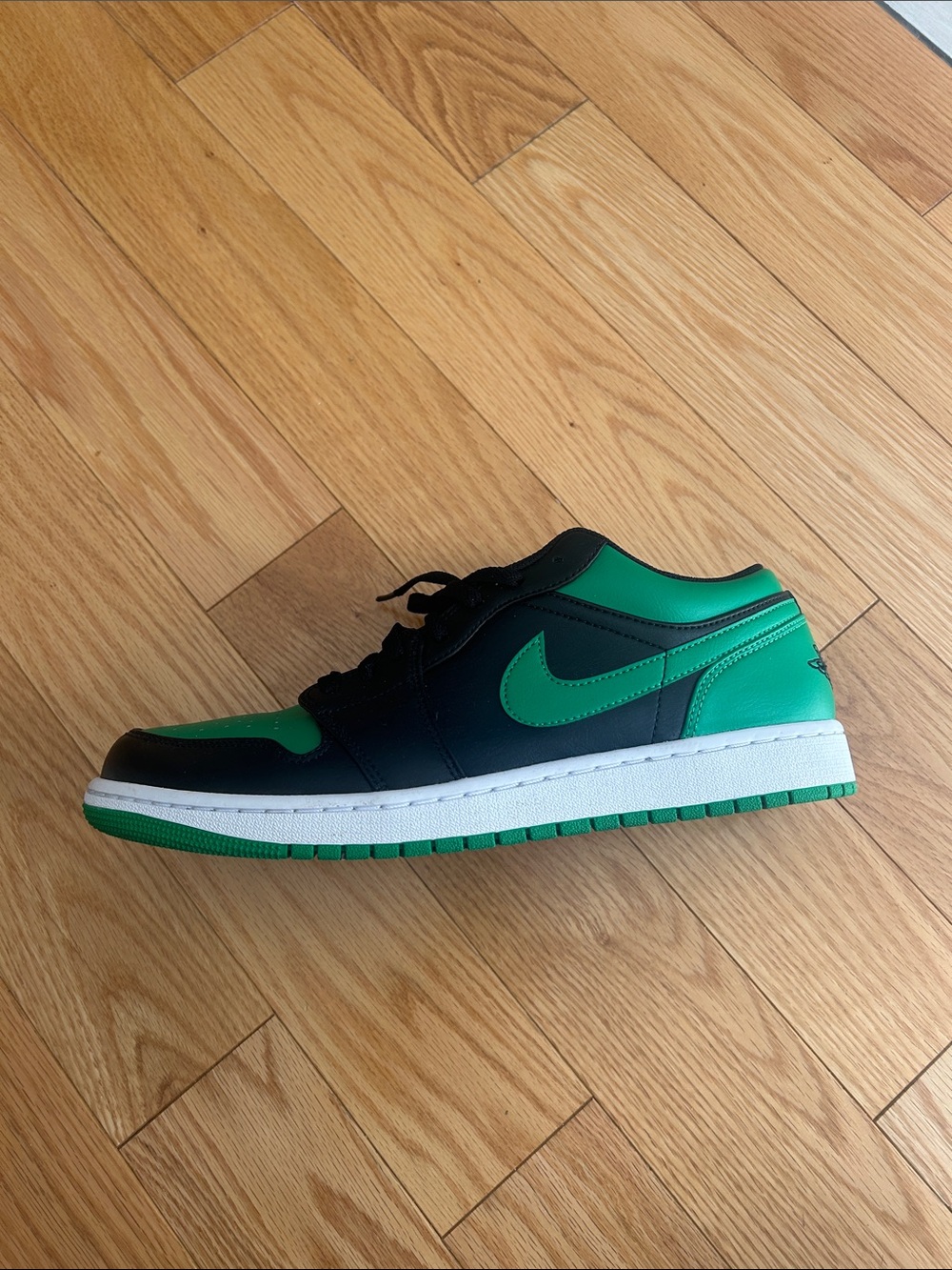 Jordan’s Low-Top Leather Sneakers - Black & Green